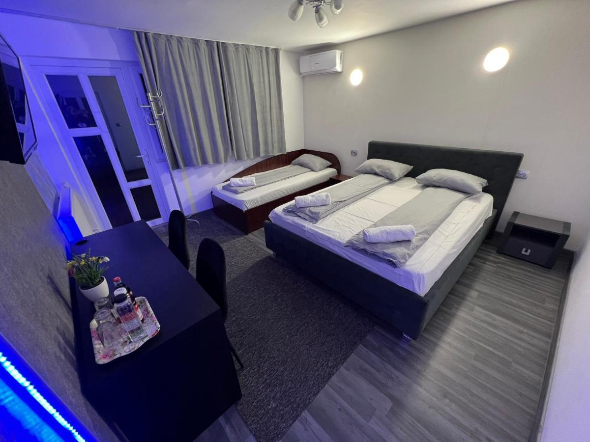 Vila Delia Hotel Oradea Ngoại thất bức ảnh