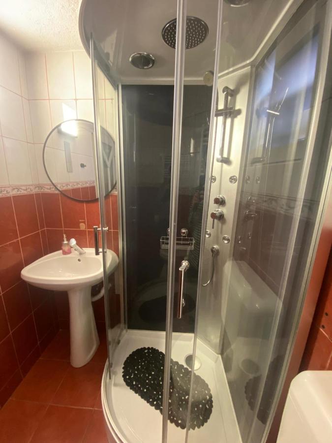 Vila Delia Hotel Oradea Ngoại thất bức ảnh