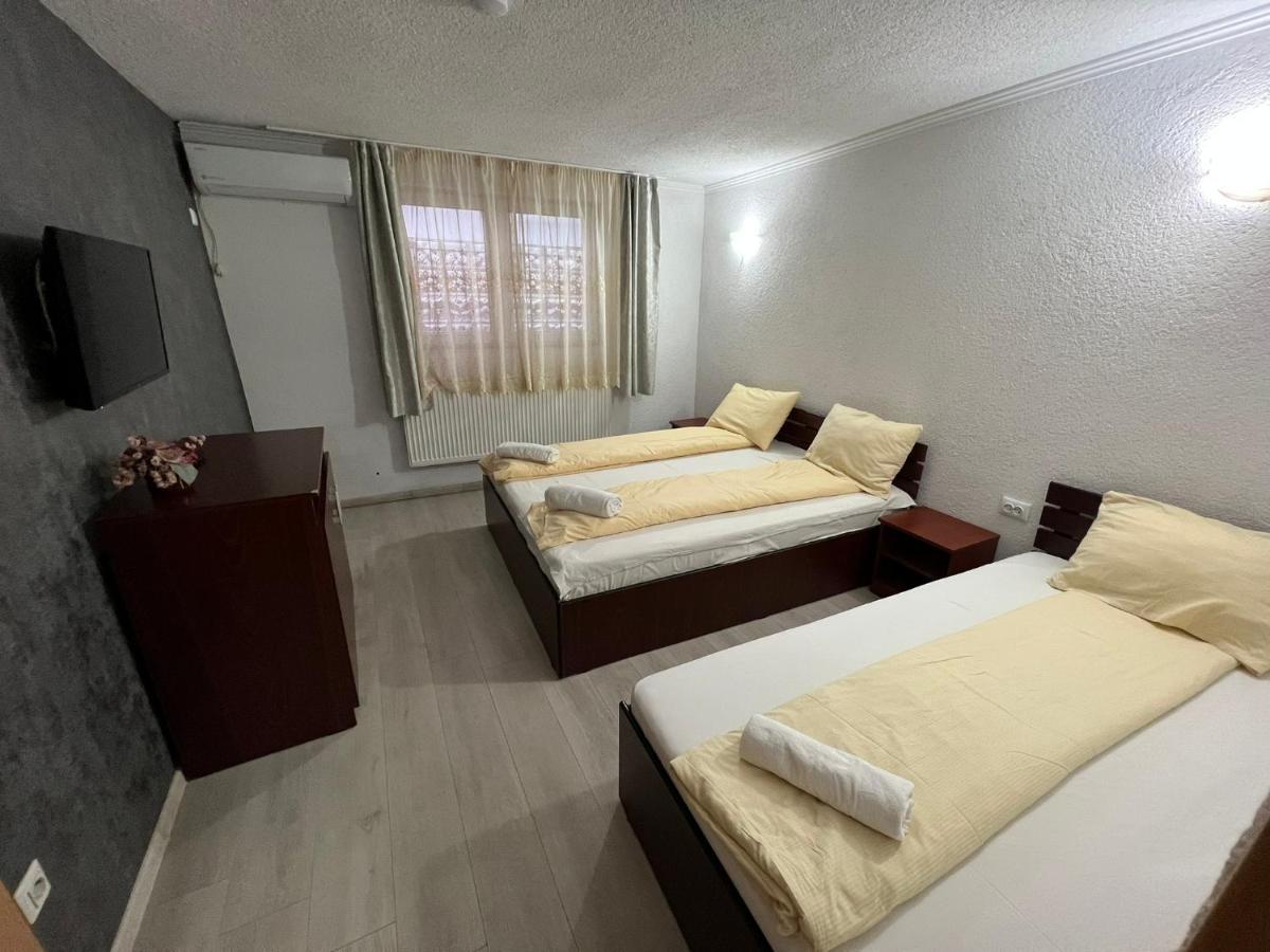 Vila Delia Hotel Oradea Ngoại thất bức ảnh